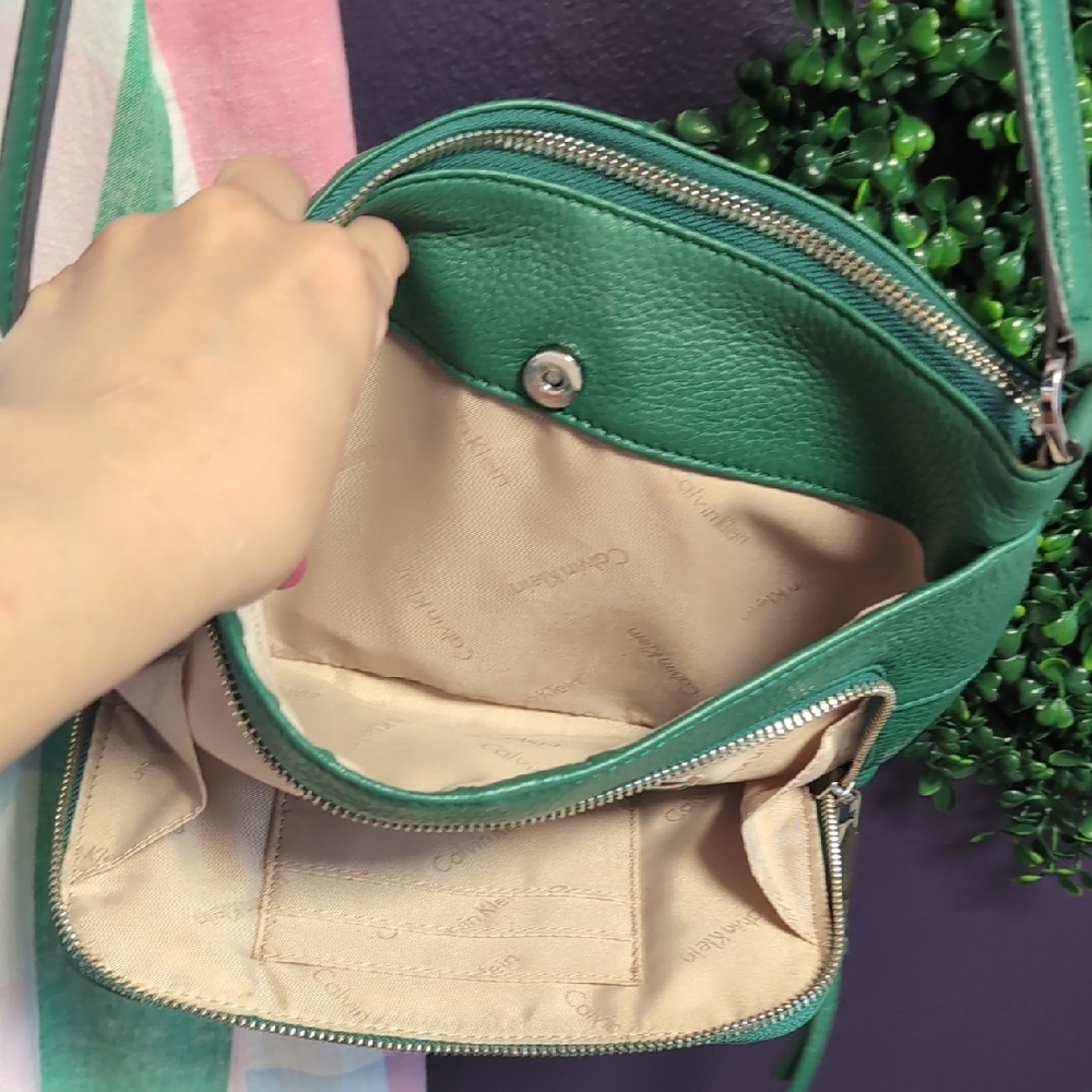 Soft Green Pebble Leather Crossbody By Calvin Klein - Picture 5 of 14